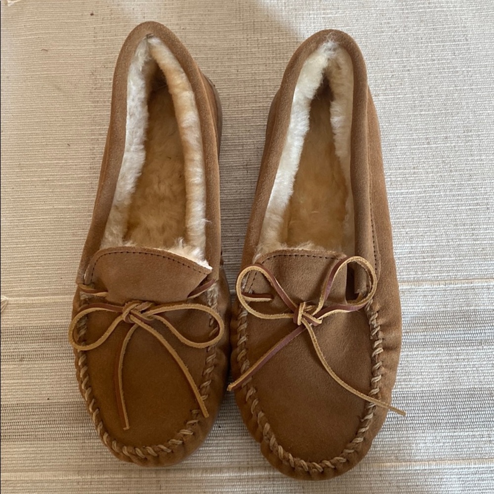 Brand new never worn Minnetonka slippers